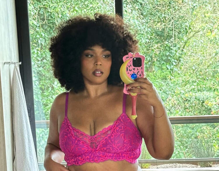 Lizzo ndryshon pamjen, tregon humbjen e peshës dhe shëndetin e përmirësuar