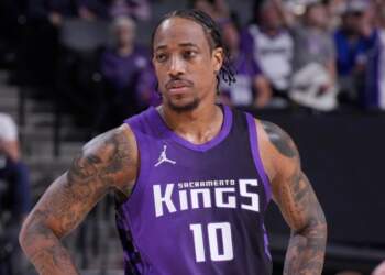 Kaos në Sushi Bar: DeMar DeRozan përplaset me klientin mes lokalit!