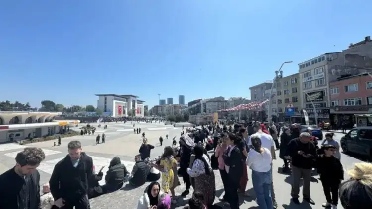 Tronditet Stambolli!Tërmet i fuqishëm 6.2 ballë–qytetarët në panik braktisin banesat