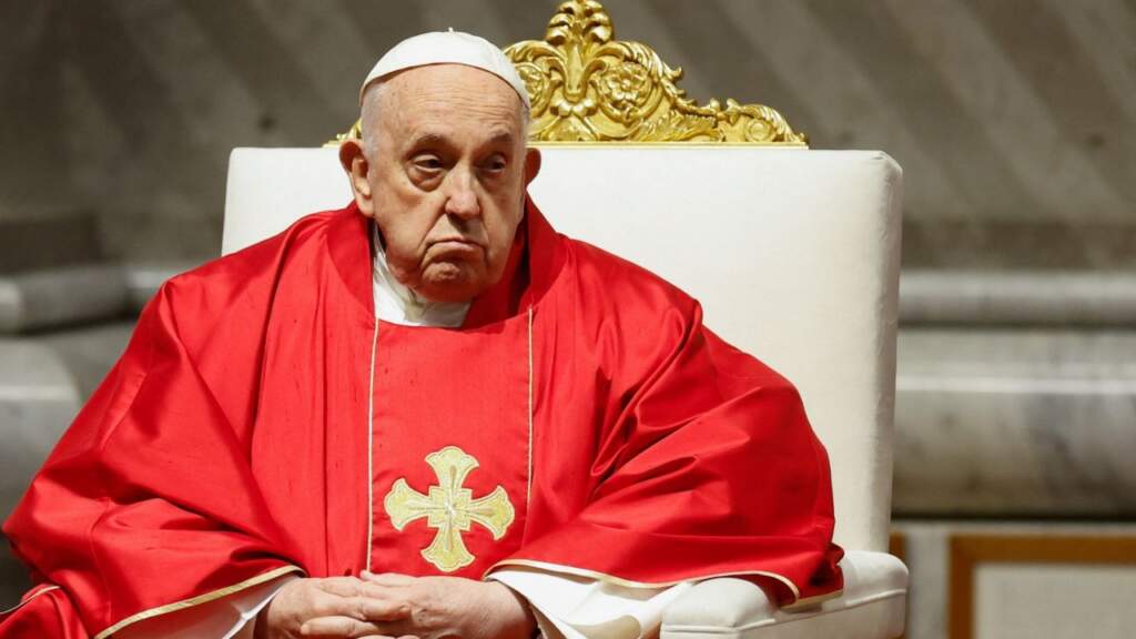 Momentet e fundit të Papa Françeskut: I bëri shenjë me kokë infermierit