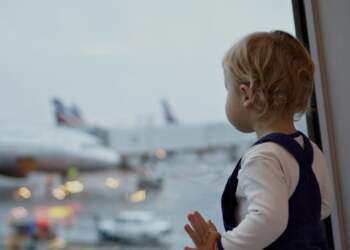 Të rritesh pa prindërit:Plaga e heshtur e një brezi që u rrit me premtime në valixhe