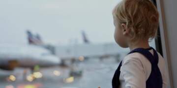 Të rritesh pa prindërit:Plaga e heshtur e një brezi që u rrit me premtime në valixhe