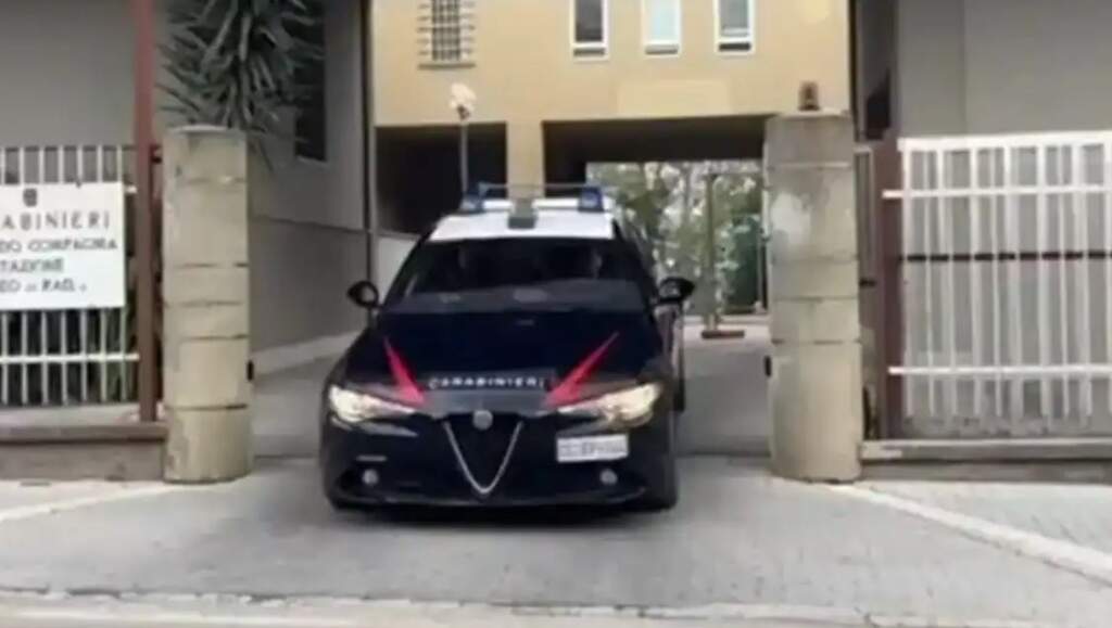 Itali/ Gjendet e lidhur pa shenja jete në një pemë 27-vjeçarja shqiptare