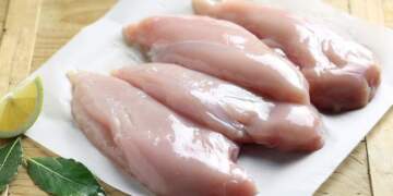 Gjashtë subjekte në Vlorë kapen duke tregtuar mish pule të kontaminuar me salmonelë