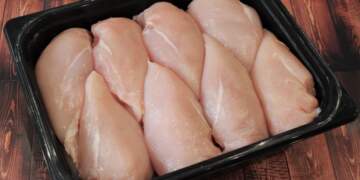 Përsëritet skandali: Ngarkesë me fileto pule të kontaminuar bllokohet në Durrës