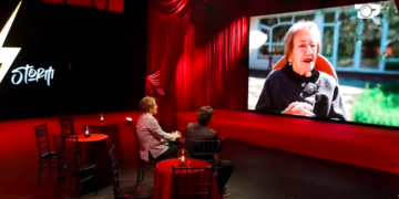 Tinka Kurti surprizon Laertin nga shtëpia e të moshuarve: “Kam mall për ty”