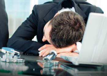 Të flesh për respekt: Riti japonez i pushimit në punë