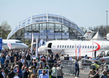 S’kanë fund incidentet ajrore në SHBA, avioni me 300 pasagjerë merr flakë në pistë