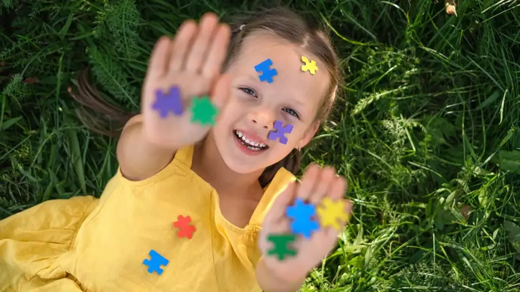 Autizmi: Në cilën moshë shfaqen shenjat dhe simptomat më të dukshme?