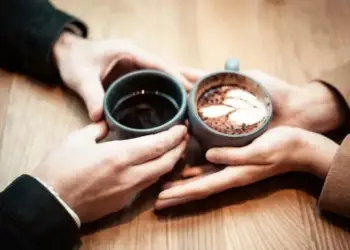 Në këtë moshë kemi më shumë gjasa të gjejmë dashurinë në një takim