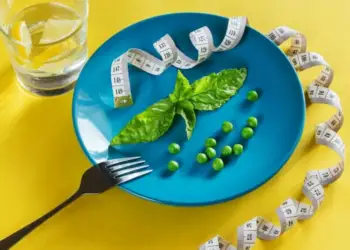 Këto janë ushqimet që na ndihmojnë të djegim dhjamin rreth barkut