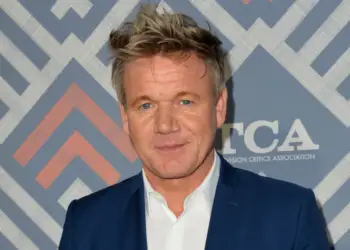 Të shtëna me armë, Policia mbërrin në shtëpinë e Gordon Ramsay