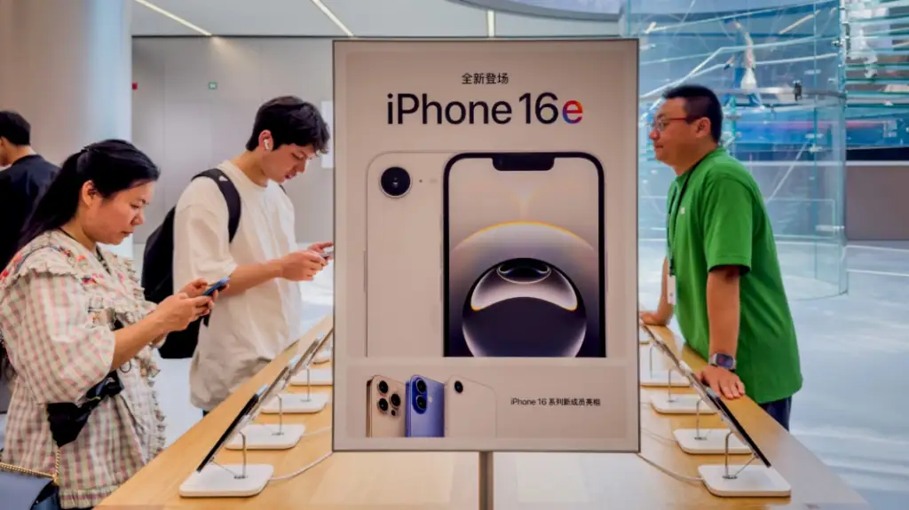 Lëvizja e Apple: Do zhvendosë të gjithë prodhimin e iPhone nga Kina në Indi