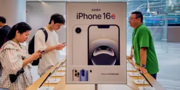 Lëvizja e Apple: Do zhvendosë të gjithë prodhimin e iPhone nga Kina në Indi