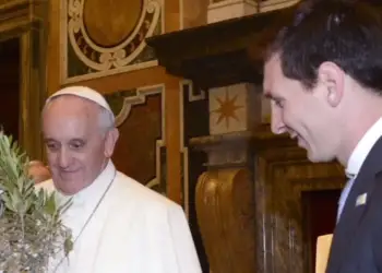 Mesazhi i lamtumirës i Messit për Papa Françeskun: E bëtë botën një vend më të mirë