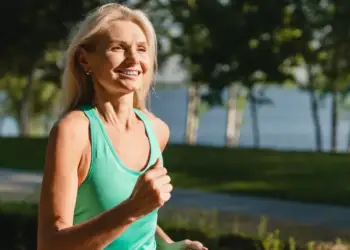 Ky zakon i thjeshtë i shpëton të moshuarit nga frakturat