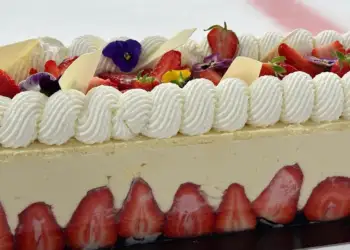 Vendoset rekordi botëror Guinness për tortën më të madhe Frazier në Paris