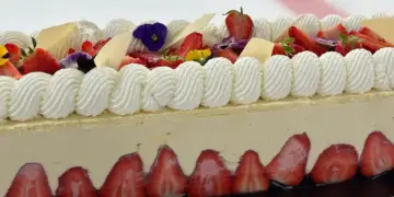 Vendoset rekordi botëror Guinness për tortën më të madhe Frazier në Paris