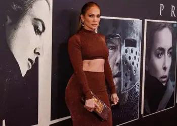 Jennifer Lopez pëson një aksident të rëndë gjatë provave të American Music Awards