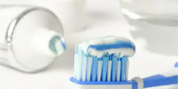 Të lani dhëmbët dy ose tre herë në ditë? Ja çfarë rekomandojnë dentistët