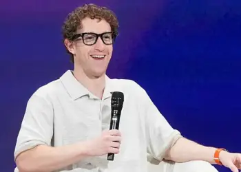 Mark Zuckerberg parashikon fundin e celularëve me ardhjen e një pajisjeje të re