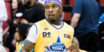 Tory Lanez sulmohet me thikë në burg, dërgohet urgjent në spital