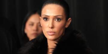 Bianca Censori trondit Spanjën me veshjen, Kanye qëndron në hije