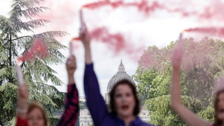 Tym rozë mbi Vatikan – protestë kundër Kishës që përjashton gratë