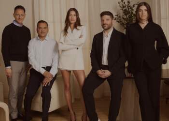 Zyrtare: Hailey Bieber shet Rhode për 1 miliard dollarë