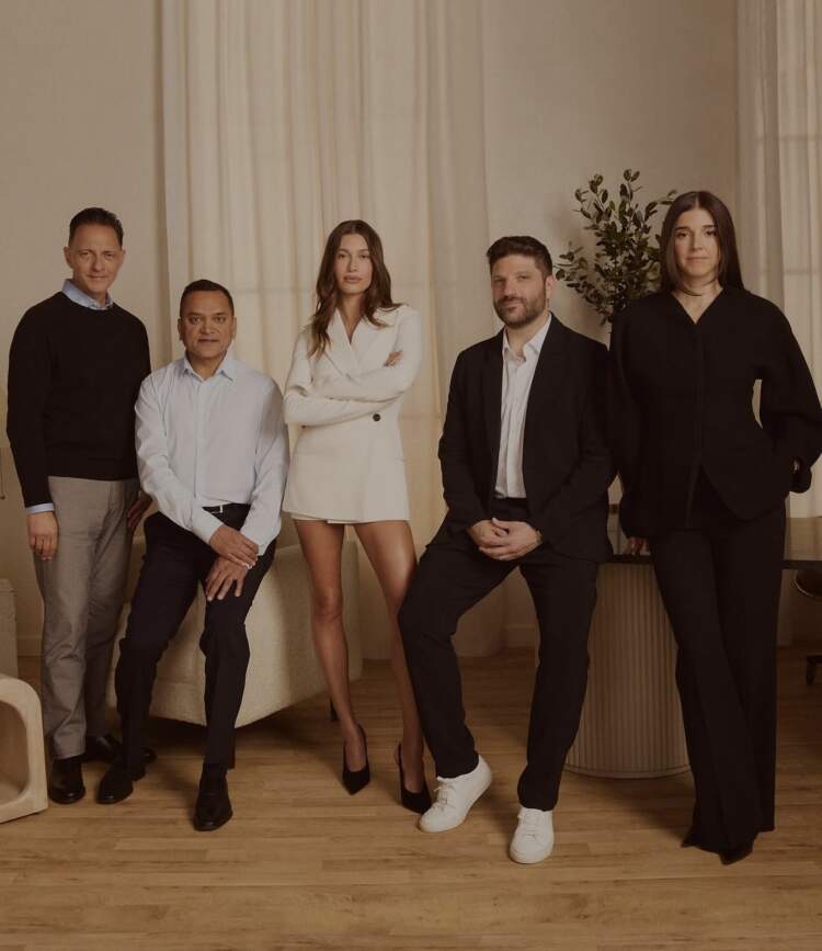 Zyrtare: Hailey Bieber shet Rhode për 1 miliard dollarë