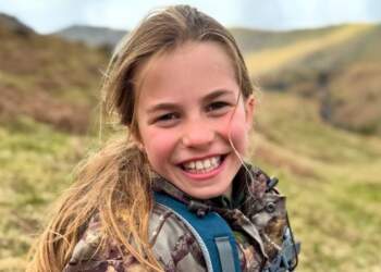 Princesha Charlotte feston 10-vjetorin! Kate publikon foton e ëmbël të ditëlindjes