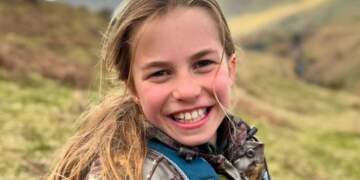 Princesha Charlotte feston 10-vjetorin! Kate publikon foton e ëmbël të ditëlindjes