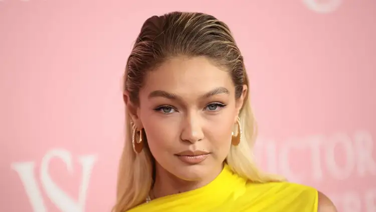 Dashuri, puthje & një unazë mister: Gigi Hadid konfirmon për herë të parë romancën