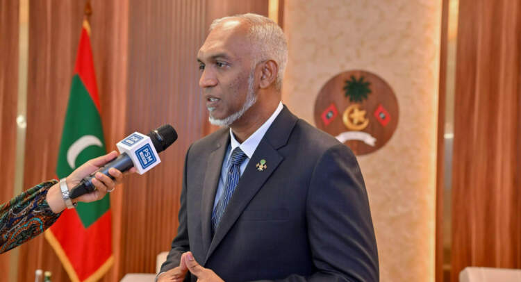 15 orë fjalë: Presidenti i këtij vendi thyen rekordin e konferencës më të gjatë