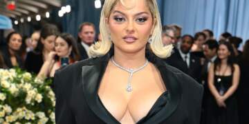 Për herë të parë në Met Gala, Bebe Rexha mahnit me look-un e Christian Siriano