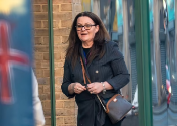 “Mail”: Shqiptarja merr 8.000 £ për të ndihmuar një emigrant të largohet nga kampi