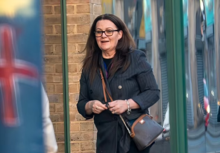 “Mail”: Shqiptarja merr 8.000 £ për të ndihmuar një emigrant të largohet nga kampi