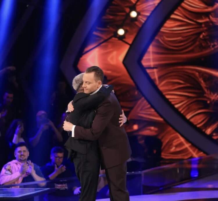 Urimi që nuk mund të mungonte: Ledion Liço surprizon Gjestin në ditëlindje