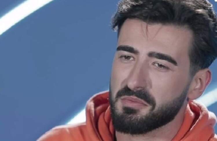 U rrëzua me parashutë në Himarë, Policia merr masa ndaj Xhonatan Islamit