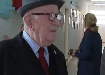 100 vjeç dhe ende voton:Plaku që nuk ka humbur asnjë palë zgjedhje që nga viti 1946!