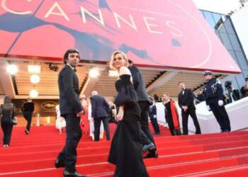 Rikthehet elegancë në tapetin e kuq të Kanës: Zhveshja “jashtë mode” këtë vit