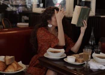 Studimi: Njerëzit inteligjentë janë më të lumtur me pak miq dhe më shumë qetësi