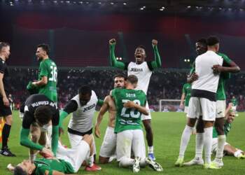 Egnatia rikonfirmohet kampione, tifozët dhe lojtarët “bëhen një”