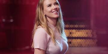 Hakmarrja e Scarlett-it në SNL bën internetin të shpërthejë