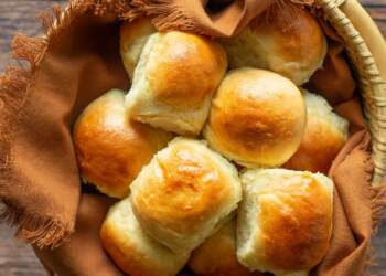 Miti i bukës në darkë: “Një copë s’të bën dëm”… apo po?