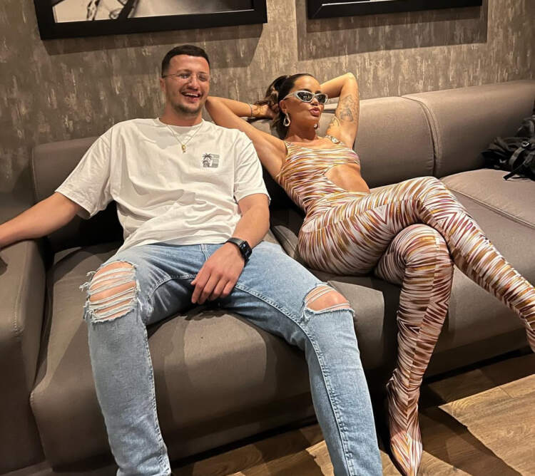 Dafina Zeqiri pauzon karrierën dhe ndahet nga menaxheri – ndryshime të mëdha në ekipin e saj