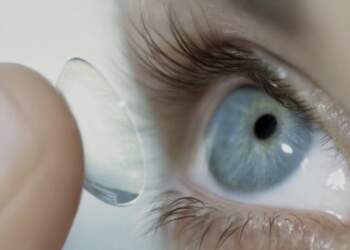 Shpikje revolucionare: Lente kontakti që lejojnë shikim në errësirë dhe me sytë mbyllur