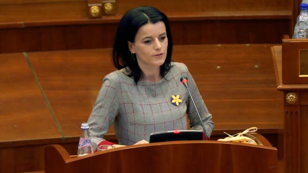 E mbijetuara e dhunës seksuale në Kosovë dhe ish-deputetja diagnostifikohet me tumor