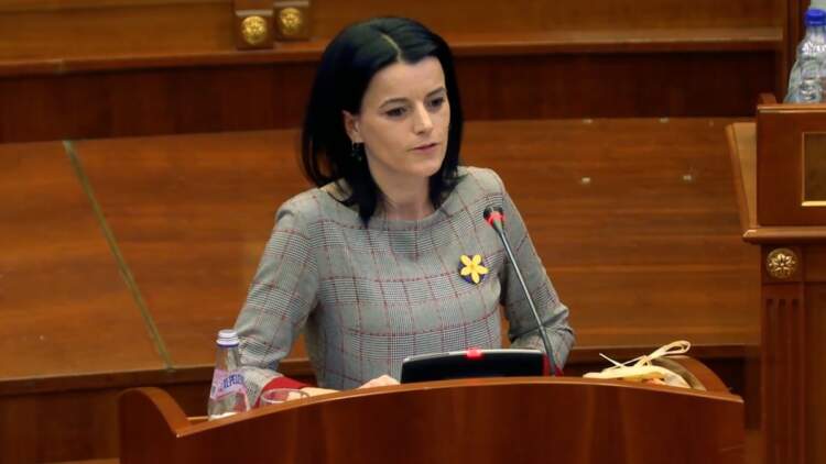 E mbijetuara e dhunës seksuale në Kosovë dhe ish-deputetja diagnostifikohet me tumor