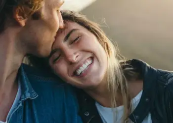 Pesë gjëra që çiftet e lumtura bëjnë çdo fundjavë